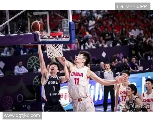 中国男篮迎战澳大利亚队力争胜利展现团队精神与实力
