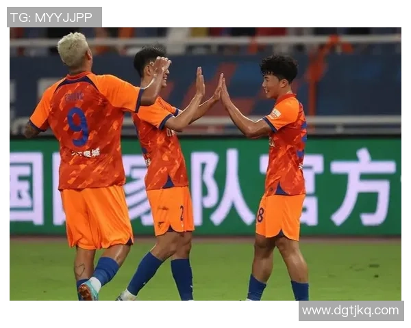 恒大与山东鲁能激战正酣比分悬念引发球迷热议与期待 恒大与山东鲁能激战正酣比分悬念引发球迷热议与期待